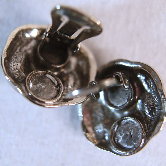 Unsigned Loree Earrings By 1928 Pearly Bead Silver Tone Swirl Clip Ons - Picture 2 of 8